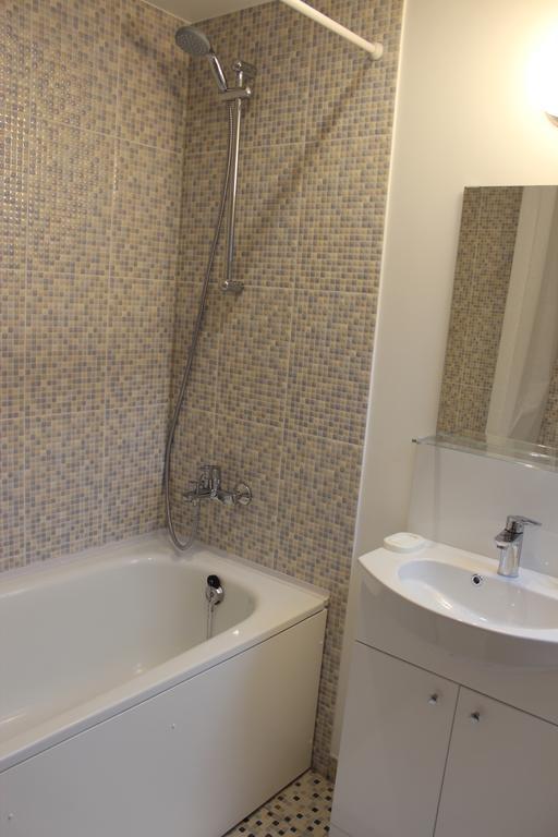 Three-Bedroom Apartment On Peldu 19 รีกา ภายนอก รูปภาพ